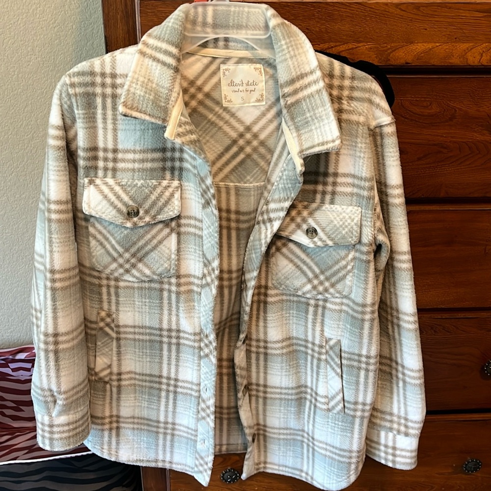 Fleece altar’d state shacket, size small